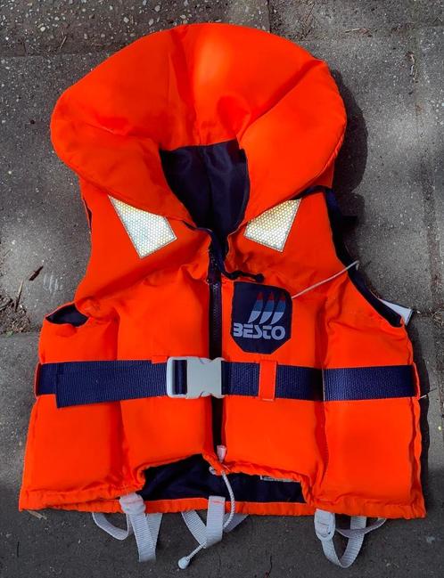 Besto reddings vest maat 40 tot 60 kg, Watersport en Boten, Watersportkleding, Zo goed als nieuw, Reddingsvest of Zwemvest, Kind