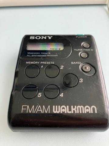 Sony FM/AM walkman radio beschikbaar voor biedingen