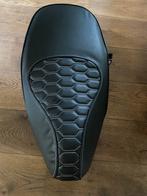 Vespa sprint/ primavera - rs zadel - 1 sleutel - wit stitch, Fietsen en Brommers, Ophalen, Vespa