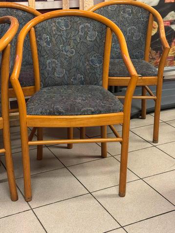 Set 11 stoelen 1 euro per stuk beschikbaar voor biedingen
