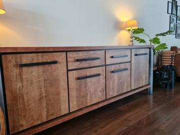 Industrieel Dressoir - Stoer & Stijlvol! beschikbaar voor biedingen