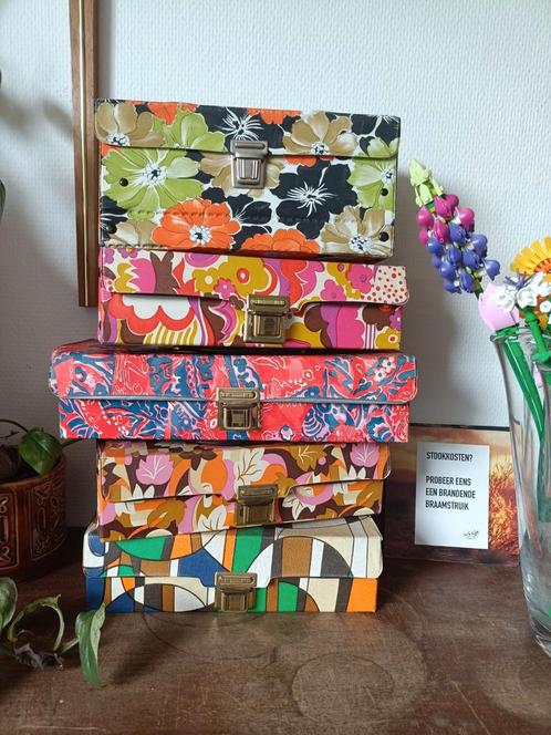 Super vintage cassette boxen, Cd's en Dvd's, Cassettebandjes, Zo goed als nieuw, Origineel, Ophalen of Verzenden