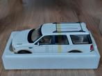 Ford Expedition Eddie Bauer (1999) | Wit | 1:18 | UT Models, Ophalen of Verzenden, Nieuw, Auto, UT Models