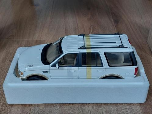 Ford Expedition Eddie Bauer (1999) | Wit | 1:18 | UT Models, Hobby en Vrije tijd, Modelauto's | 1:18, Nieuw, Auto, UT Models, Ophalen of Verzenden