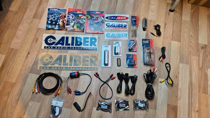 Caliber car audio stickers + zekeringhouder kabel diversen, Auto-onderdelen, Elektronica en Kabels, Nieuw, Ophalen of Verzenden