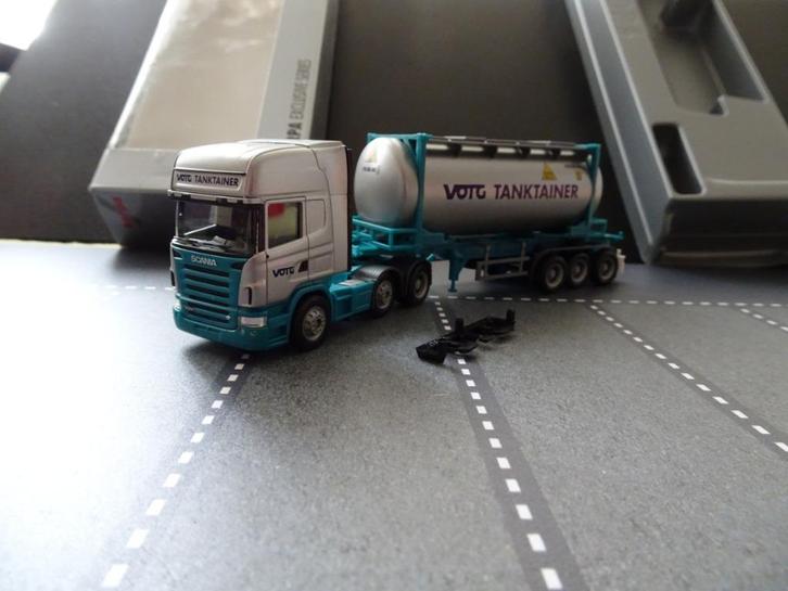 990 herpa scania r votg tanktainer 20 plus container 1:87, Hobby en Vrije tijd, Modelauto's | 1:87, Nieuw, Bus of Vrachtwagen
