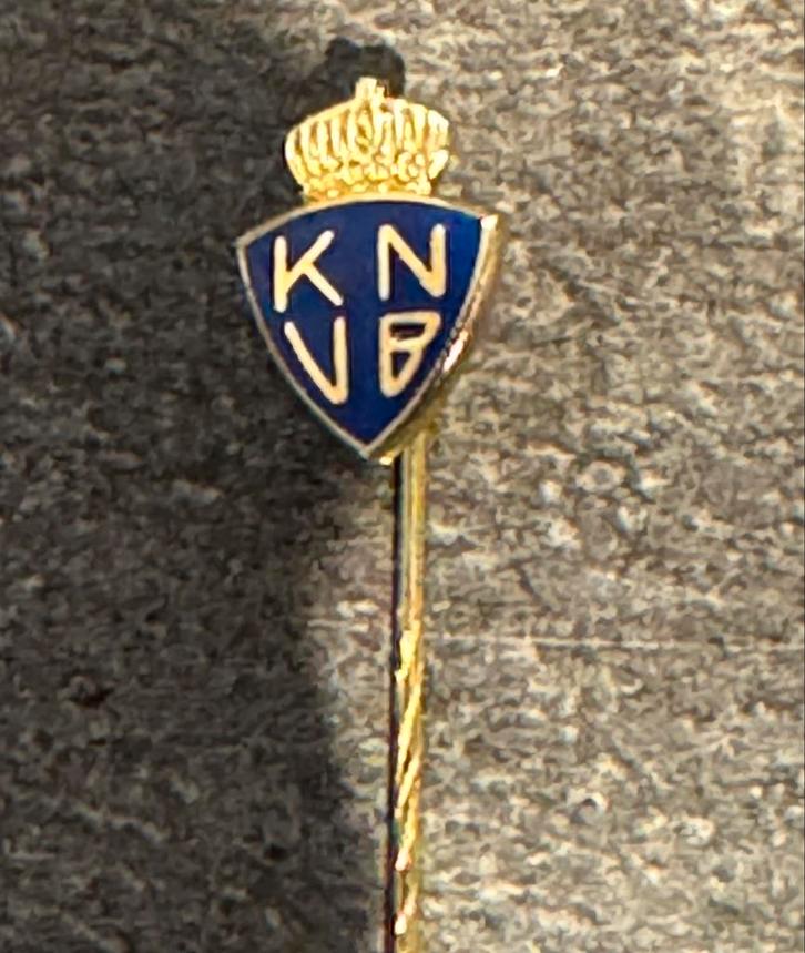 Diverse gëmailleerde speldjes . Knvb MVV Volendam gazelle, Verzamelen, Speldjes, Pins en Buttons, Zo goed als nieuw, Ophalen of Verzenden
