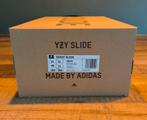 Yeezy slide onyx mt 46, Kleding | Heren, Schoenen, Nieuw, Ophalen of Verzenden, Zwart