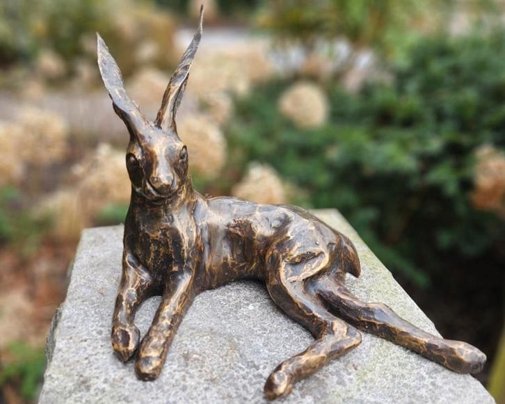 HAAS / bronzen beeld / tuinbeeld, Tuin en Terras, Tuinbeelden, Nieuw, Dierenbeeld, Ophalen of Verzenden