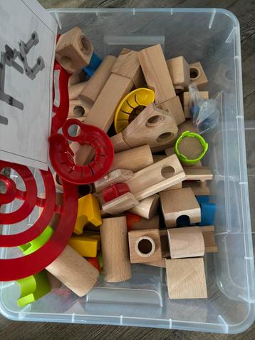 Houten knikkerbaan beschikbaar voor biedingen