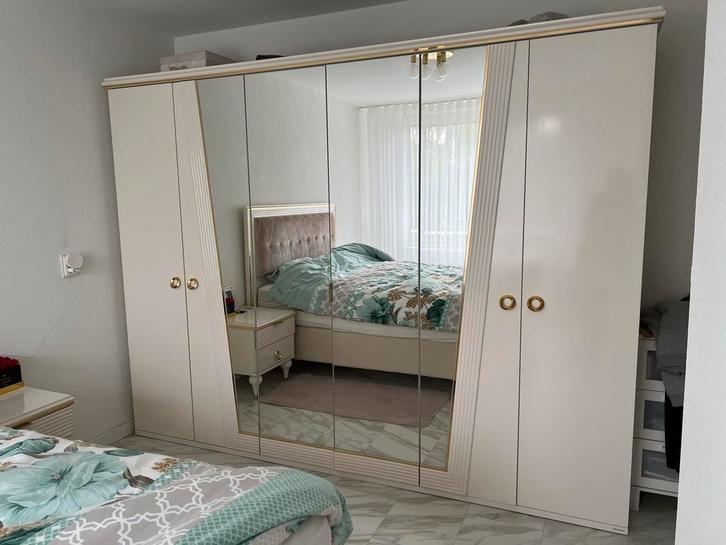 Ruime 6-deurs Garderobekast met Spiegeldeuren, Huis en Inrichting, Kasten | Kledingkasten, Zo goed als nieuw, 200 cm of meer, 200 cm of meer