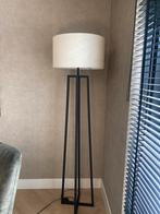 Staande lamp met metalen zwart onderstel, Huis en Inrichting, Ophalen, Zo goed als nieuw, 150 tot 200 cm