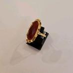 Vintage 14 karaats gouden ring bezet met Carneool geelgoud, Ophalen of Verzenden, Zo goed als nieuw, 17 tot 18, Met edelsteen
