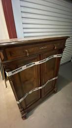 Antieke houten kast, Antiek en Kunst, Antiek | Meubels | Bedden, Ophalen of Verzenden