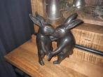 Bronzen beeld dansende  hazen, Antiek en Kunst, Ophalen of Verzenden