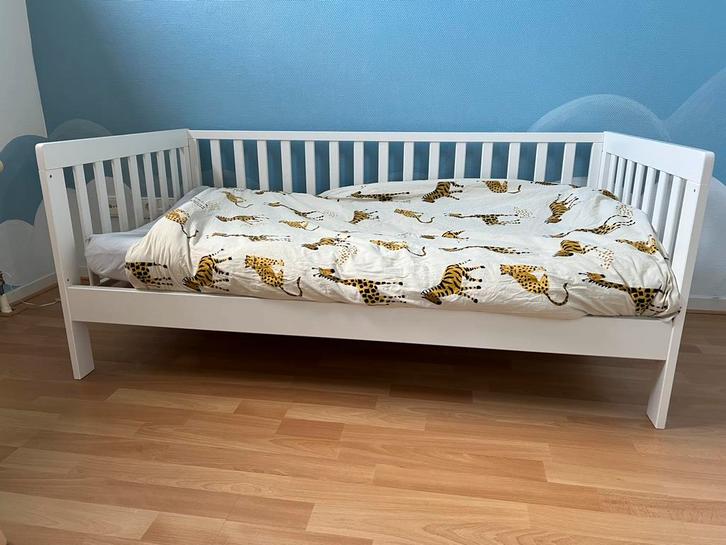 Petit Amélie peuter bed, Kinderen en Baby's, Kinderkamer | Bedden, Zo goed als nieuw, 140 tot 160 cm, 70 tot 85 cm, Matras, Ophalen