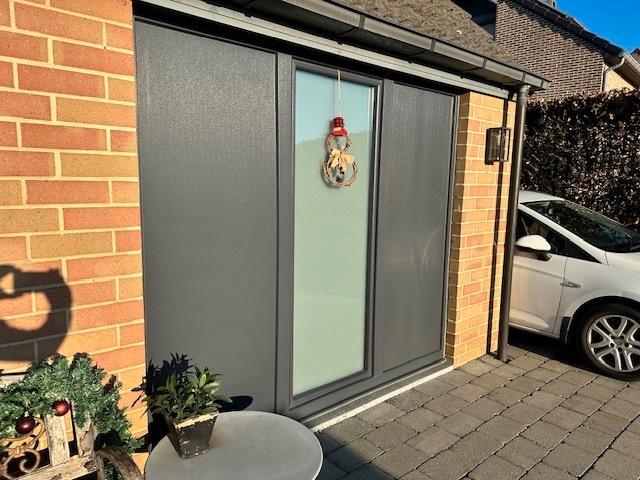 Antraciet garagekozijn met deur – ideaal voor extra kamer, Doe-het-zelf en Verbouw, Kozijnen en Schuifpuien, Deurkozijn, Kunststof