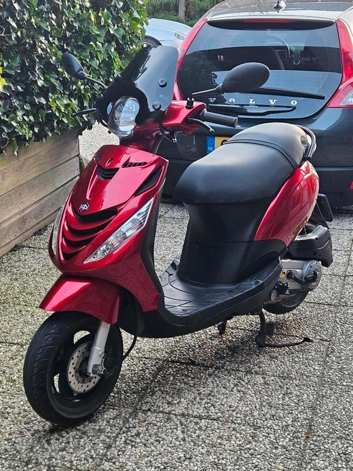 Piaggio zip 4t 2013, Fietsen en Brommers, Scooters | Piaggio, Zo goed als nieuw, Zip, Benzine, Ophalen