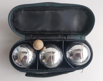 Jeu de Boules set/Petanque 3 ballen in etui beschikbaar voor biedingen
