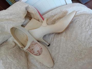 Trouwschoentjes brocante beschikbaar voor biedingen