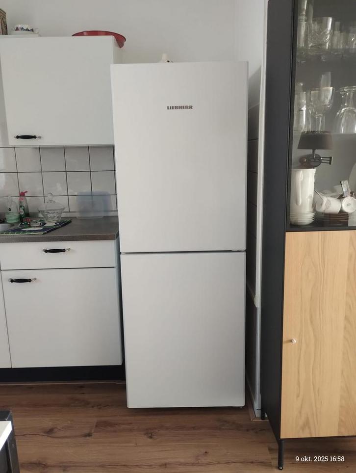 Liebherr koelvries combinatie, Witgoed en Apparatuur, Koelkasten en IJskasten, Zo goed als nieuw, Met aparte vriezer, 200 liter of meer