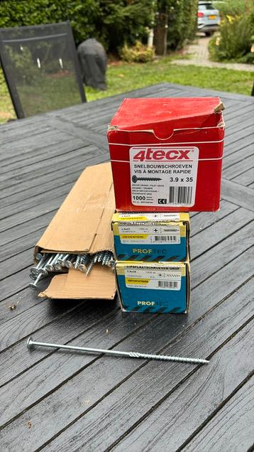 Diverse plaatschroeven 4tecx en proftec beschikbaar voor biedingen
