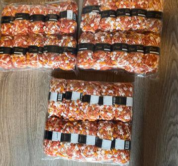3 pakken nieuw lammy pon pon garen beschikbaar voor biedingen