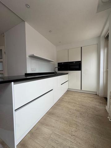 Complete Witte Hoekkeuken Greeploos + Graniet + GEDEMONTEERD beschikbaar voor biedingen