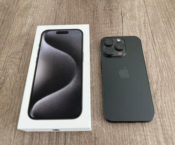 Nieuwstaat Iphone 15 Pro + GARANTIE+ doos/kabel+ accessoires beschikbaar voor biedingen