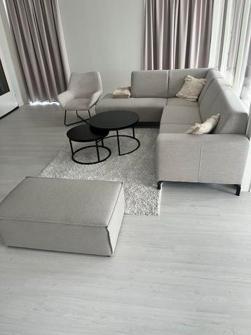 Woonkamer set creme bank, poef, kleed, stoel & tafels zwart beschikbaar voor biedingen