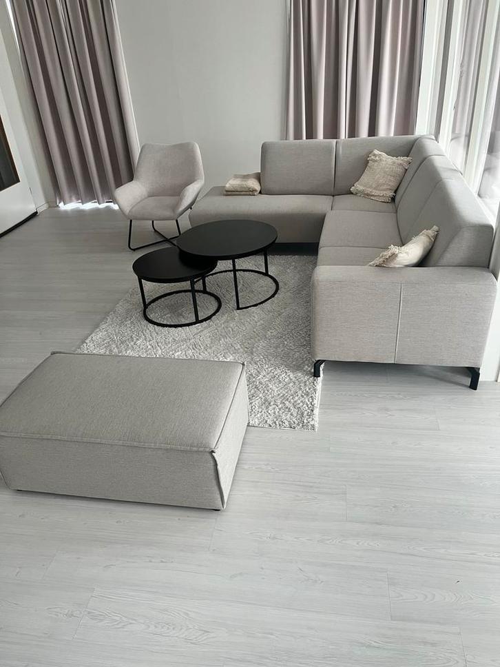 Woonkamer set creme bank, poef, kleed, stoel & tafels zwart, Huis en Inrichting, Complete inboedels, Ophalen