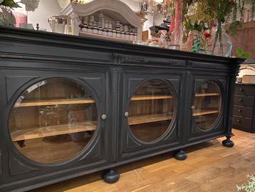 Antieke boekenkast, vitrinekast dressoir XL servieskast VdlM beschikbaar voor biedingen