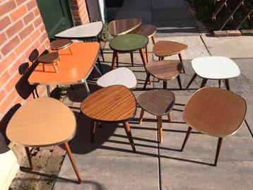 Diverse plantentafeltjes, vintage formica bijzettafel tripod beschikbaar voor biedingen