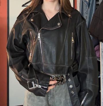 Oversized leather jacket with a belt beschikbaar voor biedingen
