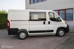 Peugeot Boxer Bestel 330 2.2 BlueHDi 120 L1H1 DUBBELCABINE/6, Auto's, Voorwielaandrijving, Gebruikt, Zwart, 4 cilinders