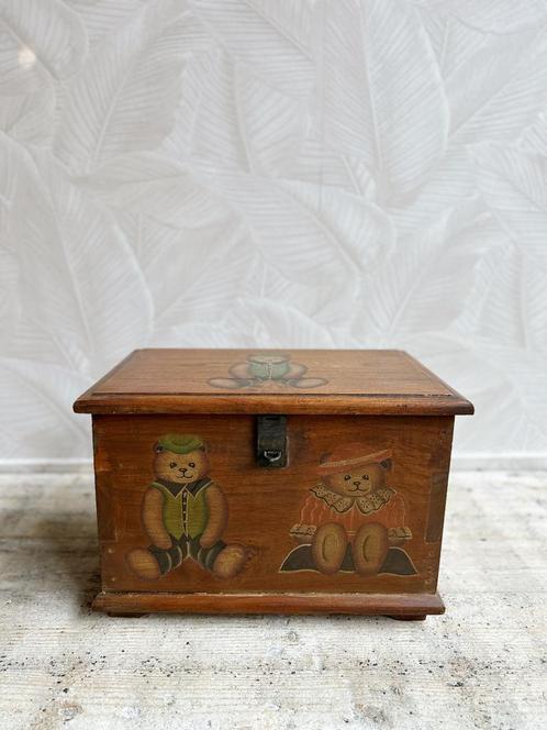 Vintage houten speelgoedkist met beren afbeeldingen, Kinderen en Baby's, Speelgoed | Houten speelgoed, Zo goed als nieuw, Ophalen of Verzenden