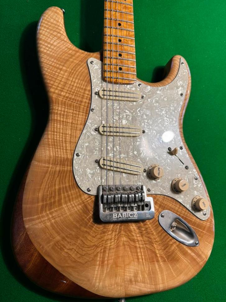 Stratocaster, Muziek en Instrumenten, Instrumenten | Onderdelen, Zo goed als nieuw, Elektrische gitaar, Ophalen of Verzenden