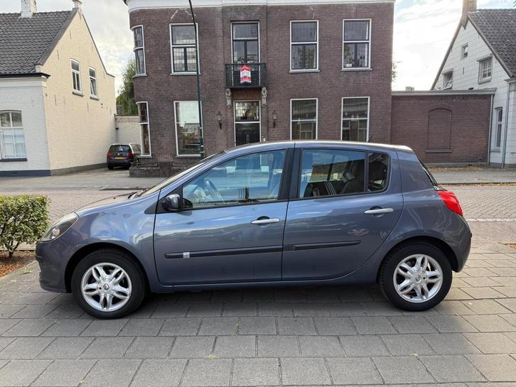 Renault Clio 1.6-16V Exception HALF LEER AIRCO 5DEURS DEALER, Auto's, Renault, Bedrijf, Te koop, Clio, ABS, Airbags, Airconditioning
