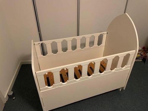 Gratis ledikant met neerklapbaar hekje, Kinderen en Baby's, Kinderkamer | Bedden, Gebruikt, Minder dan 140 cm, Minder dan 70 cm