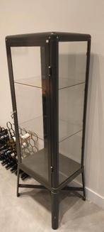 FABRIKÖR Vitrinekast (Ikea) donker grijs, Huis en Inrichting, Kasten | Vitrinekasten, Ophalen, 50 tot 100 cm, Zo goed als nieuw