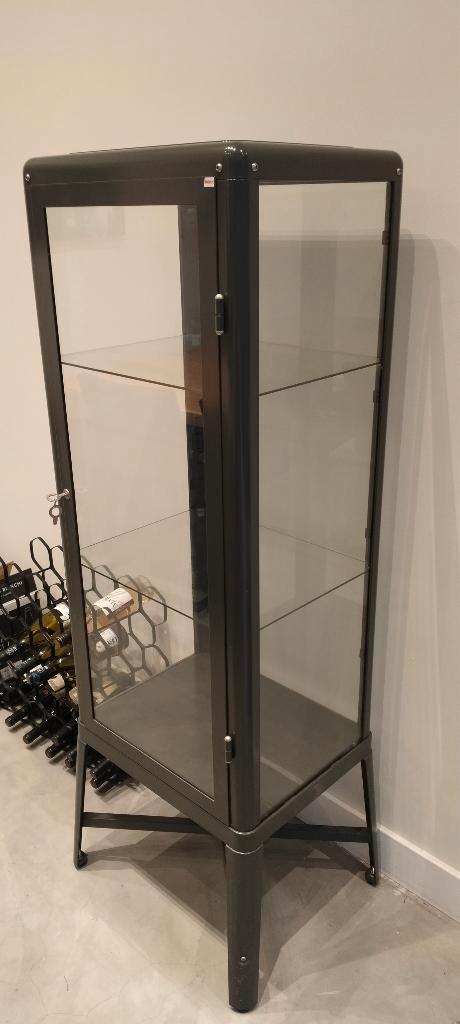 FABRIKÖR Vitrinekast (Ikea) donker grijs, Huis en Inrichting, Kasten | Vitrinekasten, Zo goed als nieuw, 150 tot 200 cm, 50 tot 100 cm