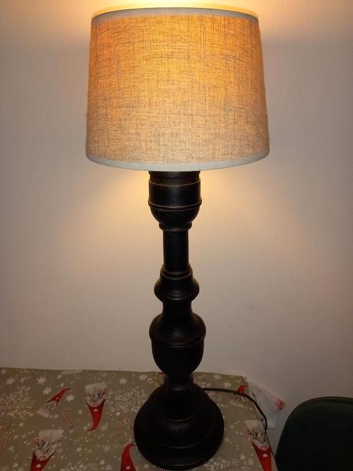 Landelijke tafellamp met linnen kap/massief houten voet, Antiek en Kunst, Curiosa en Brocante, Ophalen of Verzenden