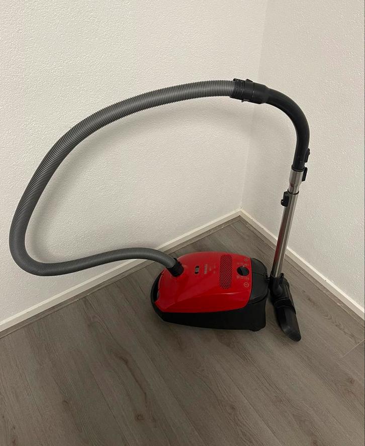 Miele Stofzuiger zo goed als nieuw, Witgoed en Apparatuur, Stofzuigers, Gebruikt, Stofzuiger, 1200 tot 1600 watt, Stofzak, Ophalen