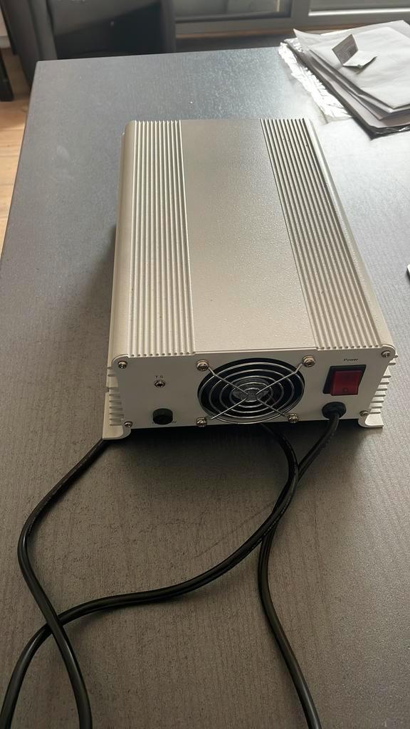 Samlex acculader 24 volt, Watersport en Boten, Accessoires en Onderhoud, Zo goed als nieuw, Motor en Techniek, Ophalen of Verzenden