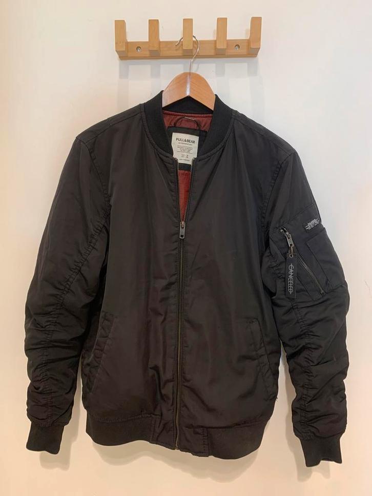 Pull& Bear Bomberjack zwart maat M, Kleding | Heren, Jassen | Winter, Zo goed als nieuw, Maat 48/50 (M), Zwart, Ophalen of Verzenden