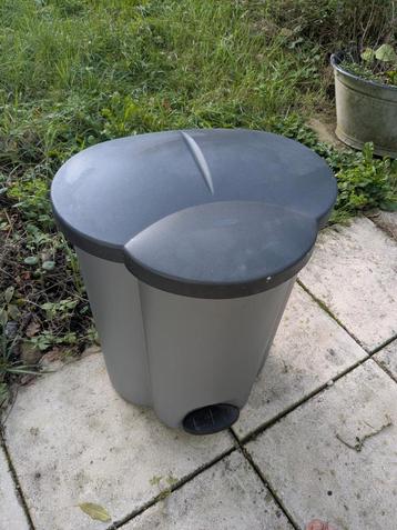 Afvalemmer met pedaal - 3 vakken beschikbaar voor biedingen