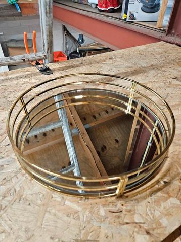 Decoratie spiegel aan wand of als tray op tafel beschikbaar voor biedingen