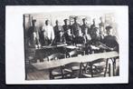 Duitse soldaten met kranten en documenten in een lokaal, Verzamelen, Ansichtkaarten | Themakaarten, Verzenden, Voor 1920, Ongelopen