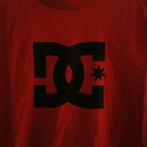 DC knal rode longsleeve shirt, zwart logo 12jr 152 nr 36947, Kinderen en Baby's, Jongen, DC, Ophalen of Verzenden, Zo goed als nieuw