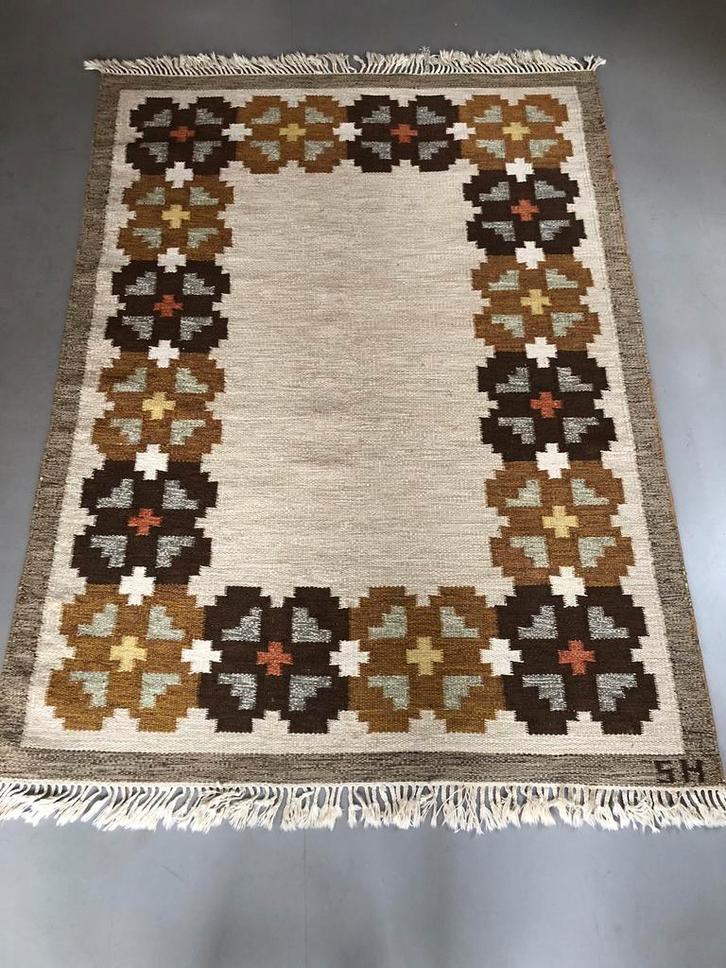 Vintage vloerkleed handgeweven gesigneerd SH Svensk Hemslöjd, Huis en Inrichting, Stoffering | Tapijten en Kleden, Gebruikt, 100 tot 150 cm